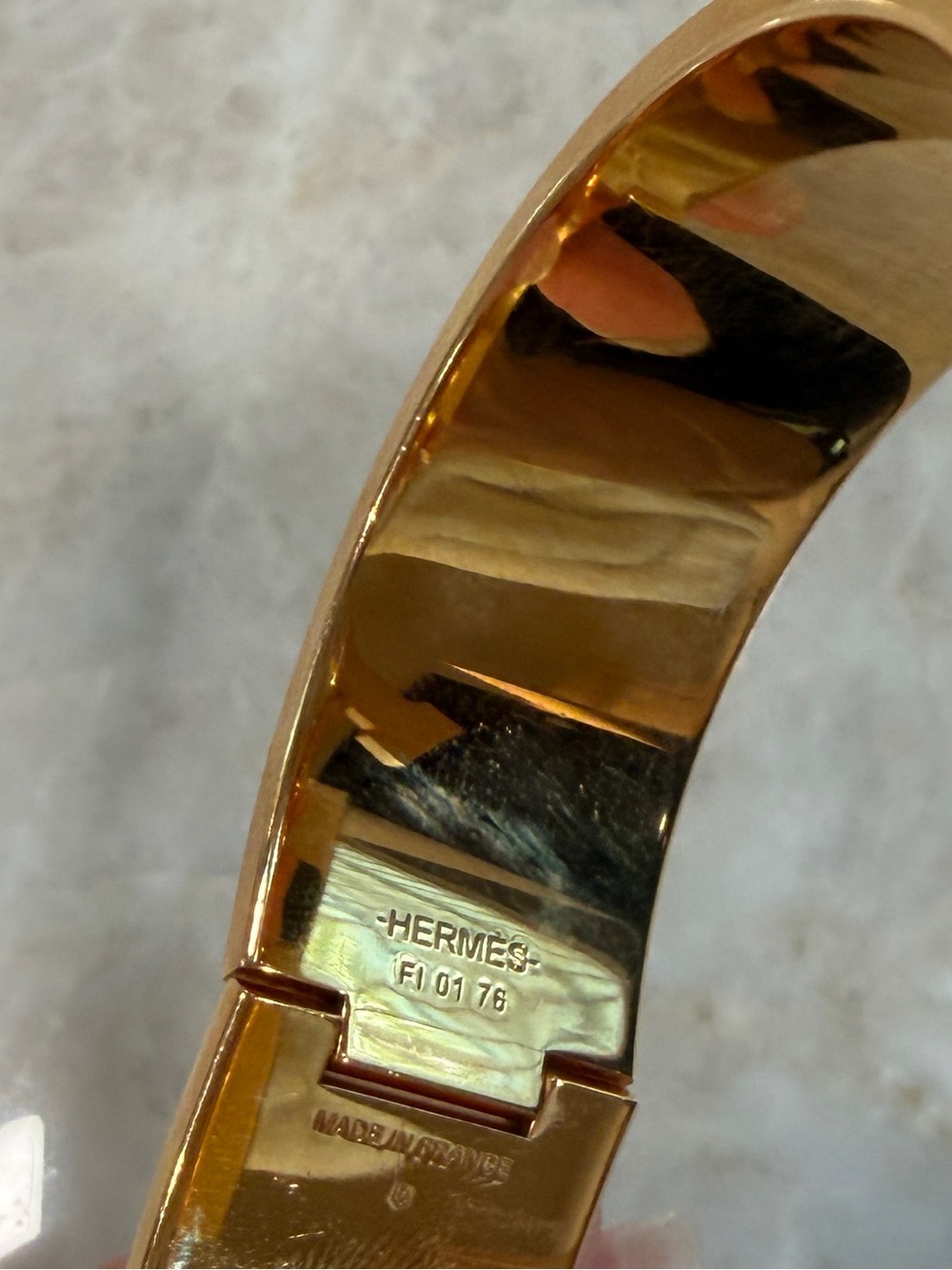 Hermès Clic Clac H Bracelet in Black and Gold - Picture 6 of 8